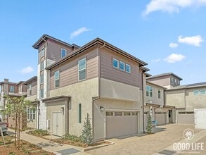 Building Photo - Stunning 3B/2.5BA Townhome in San Marcos A...