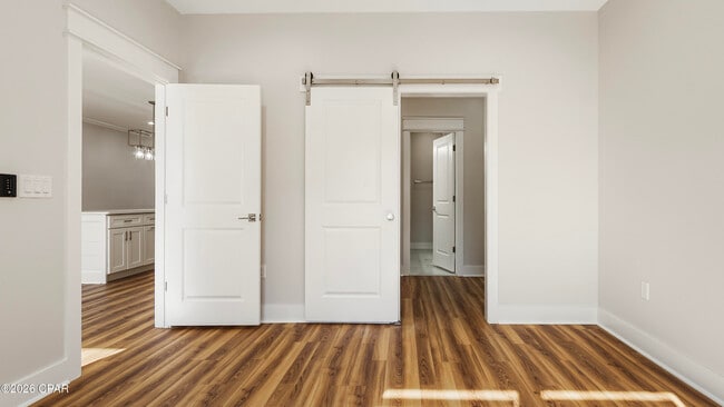 Building Photo - 1719 Country Club Dr