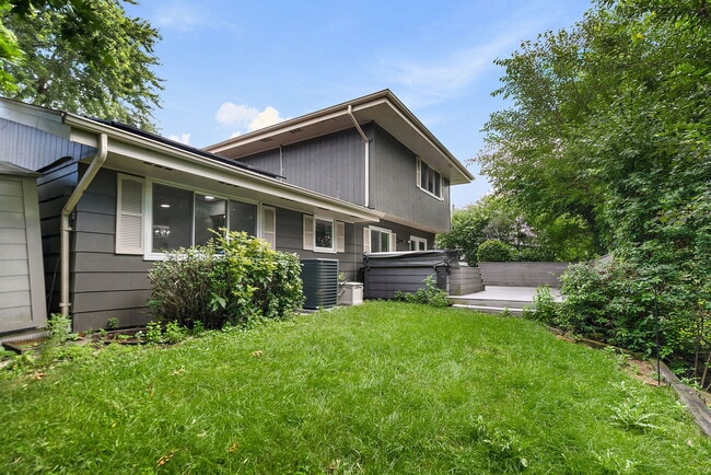 Building Photo - 1126 Tiverton Ct