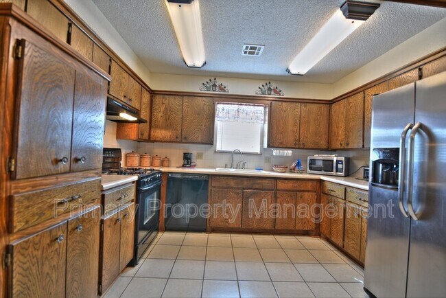 Building Photo - 307 Vickie Dr