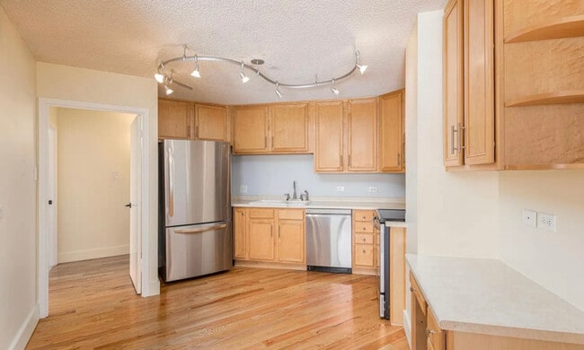 Building Photo - 550 E 12th Ave