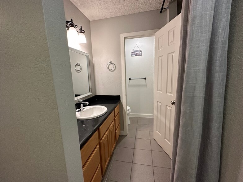 Building Photo - 1035 Delna Manor Ln