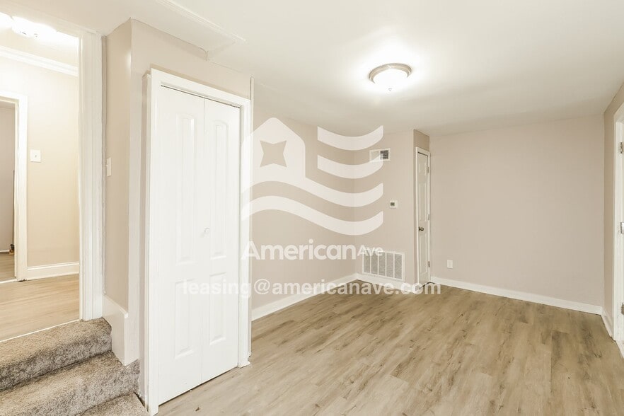 Building Photo - 3810 E 53rd Terrace