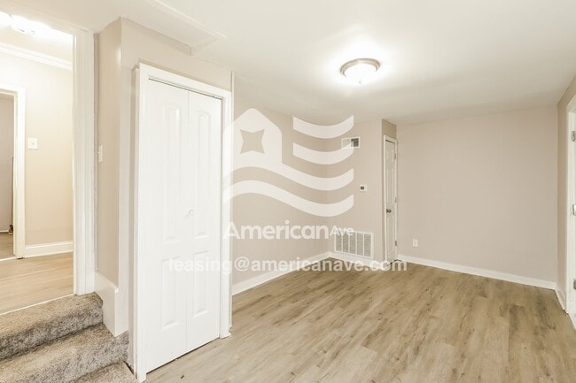 Building Photo - 3810 E 53rd Terrace