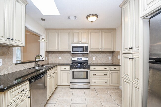 Building Photo - 710 N Fork Ct