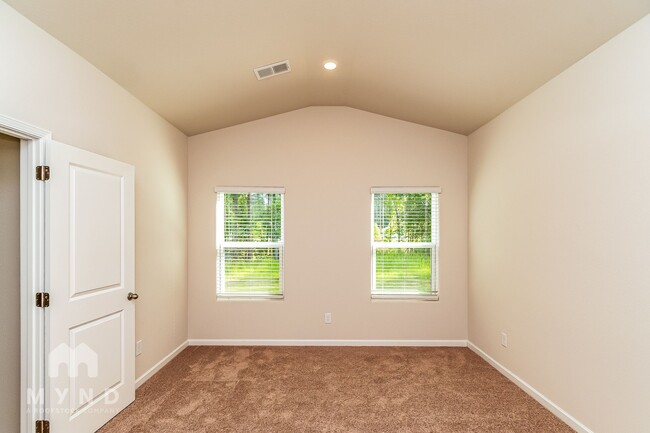 Building Photo - 146 Everglade Wy