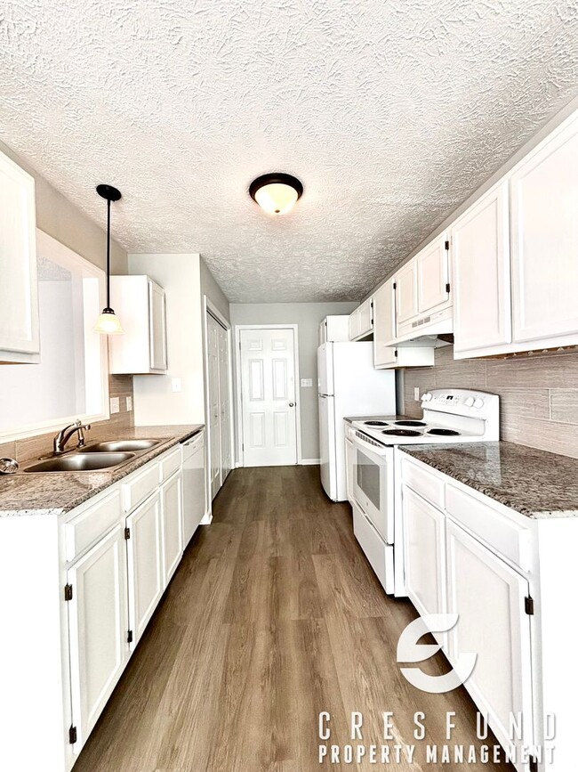 Building Photo - 7 MINUTES FROM INTERSTATE! Adorable 3 Bed Two Bath in Raeford - Ready for Move In TODAY!