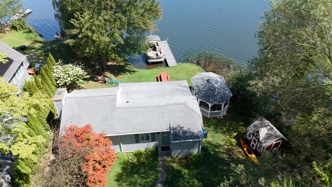 Building Photo - 118 Lake Shore Dr