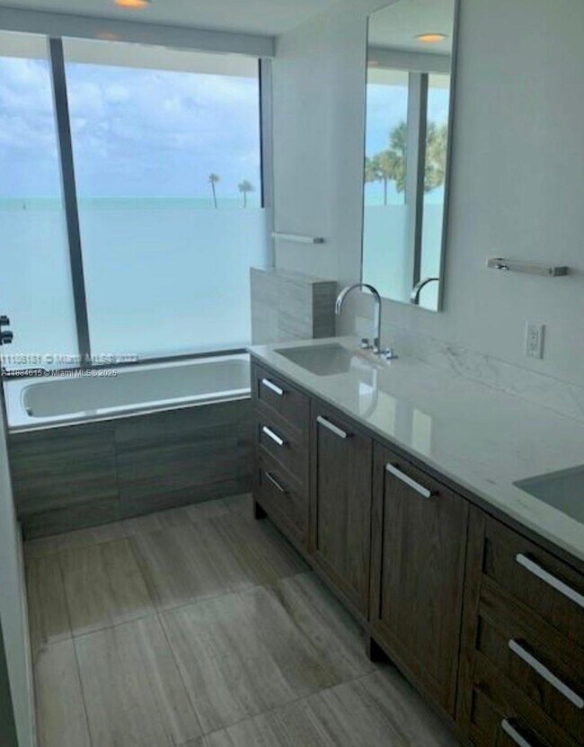 Building Photo - 360 Ocean Dr