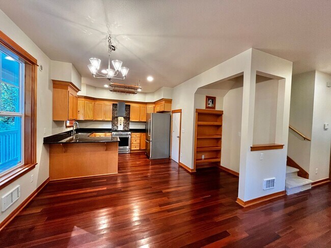 Building Photo - Beautiful 4 Bedroom Bainbridge Home Close ...