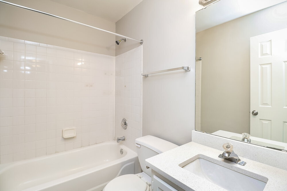 Building Photo - 2749 Fairstone Ave