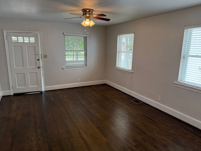 Building Photo - 2302 Chesterfield Ave