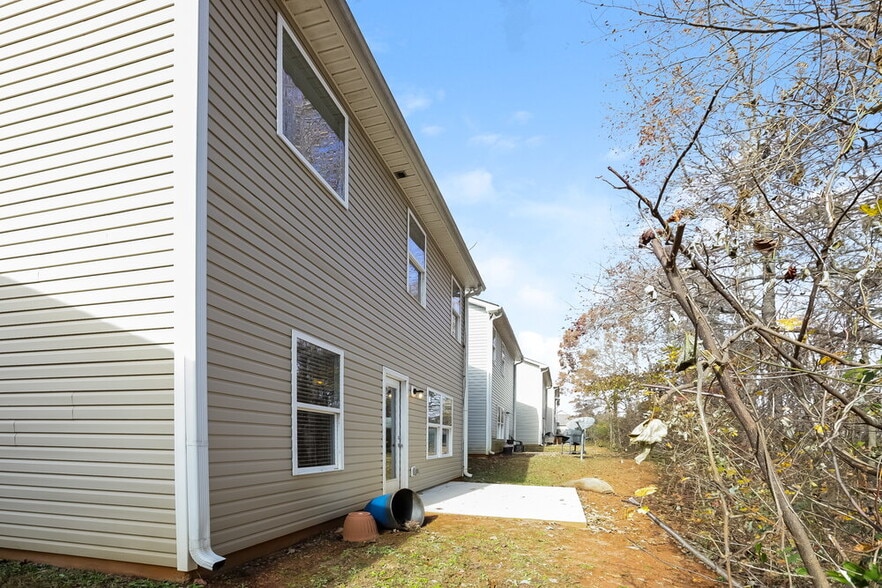 Building Photo - 496 Hill Crest Cir