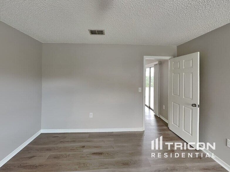 Building Photo - 3910 78th Dr E