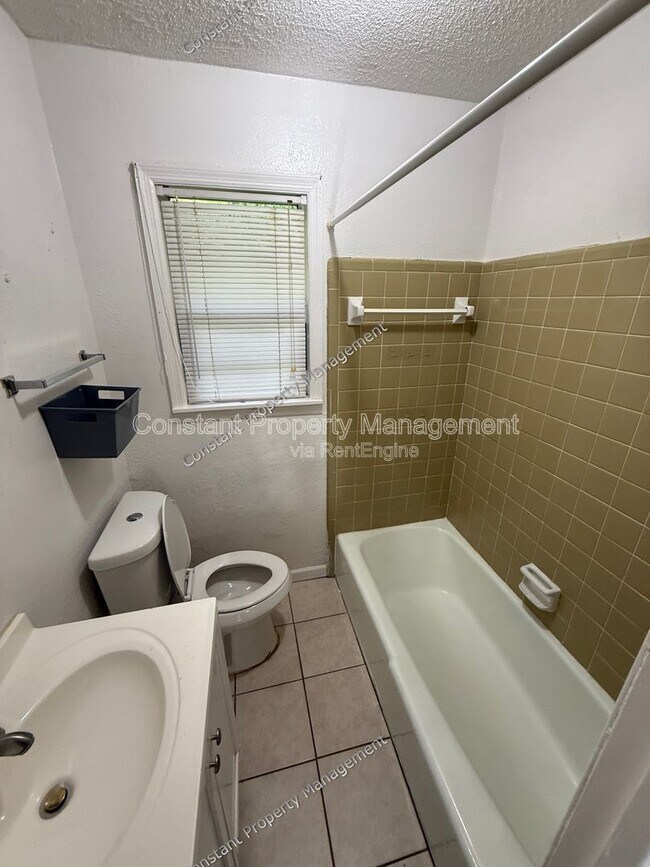 Building Photo - 929 Magnolia Dr