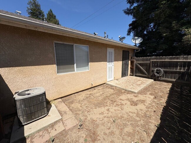 Building Photo - 1897