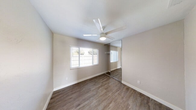 Building Photo - Renovated 3BD/1BA! Great Yard!