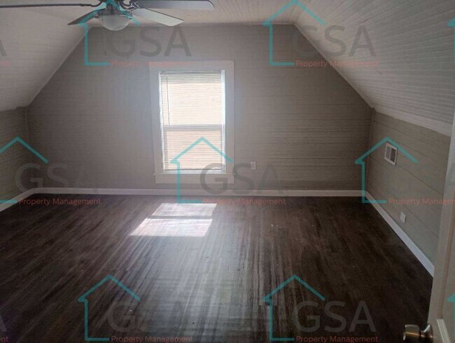 Building Photo - 4 Bedroom 2 Bath House!!