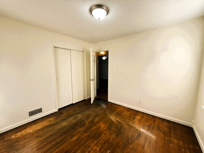 Building Photo - 1114 S Waverly St