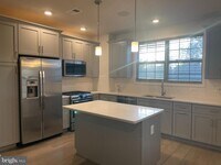 Building Photo - 23255 Milltown Knoll Square
