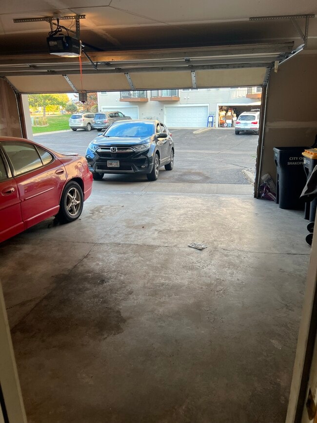 Building Photo - 7866 Old Carriage Ct