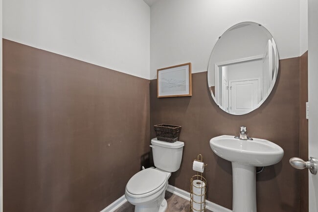 Building Photo - 1009 Chiles Dr