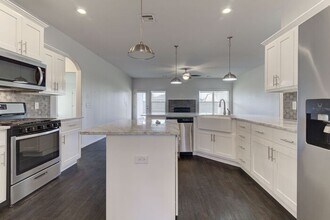 Building Photo - Pool + Park Community! 3/2/2 Plus Office!