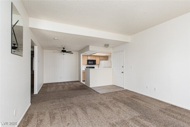 Building Photo - 7100 W Pirates Cove Rd