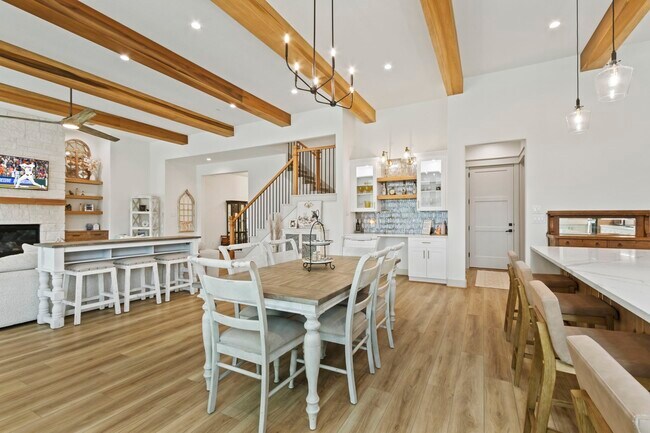 Building Photo - 21359 Monarch Dr