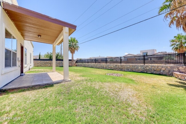Building Photo - 5601 Valley Maple Dr