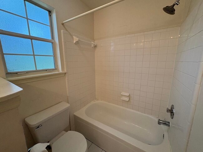 Building Photo - 460 Merlin Ct