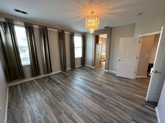 Building Photo - Beautiful 4 Bedroom 3 Full Bath Tracy Home