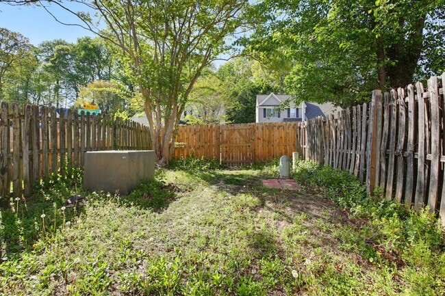 Building Photo - Updated 2BR Home Near Transit with Private Fenced Yard in Newport News