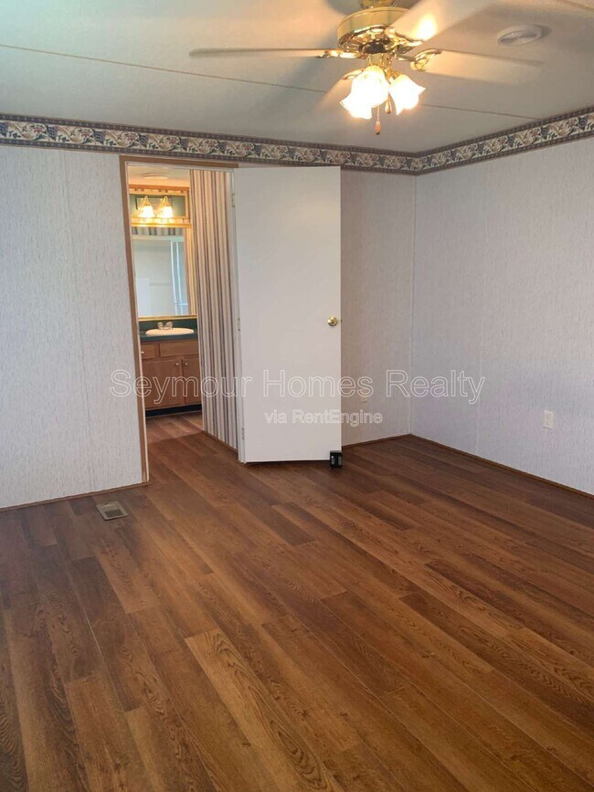 Building Photo - 1286 Country Club Rd