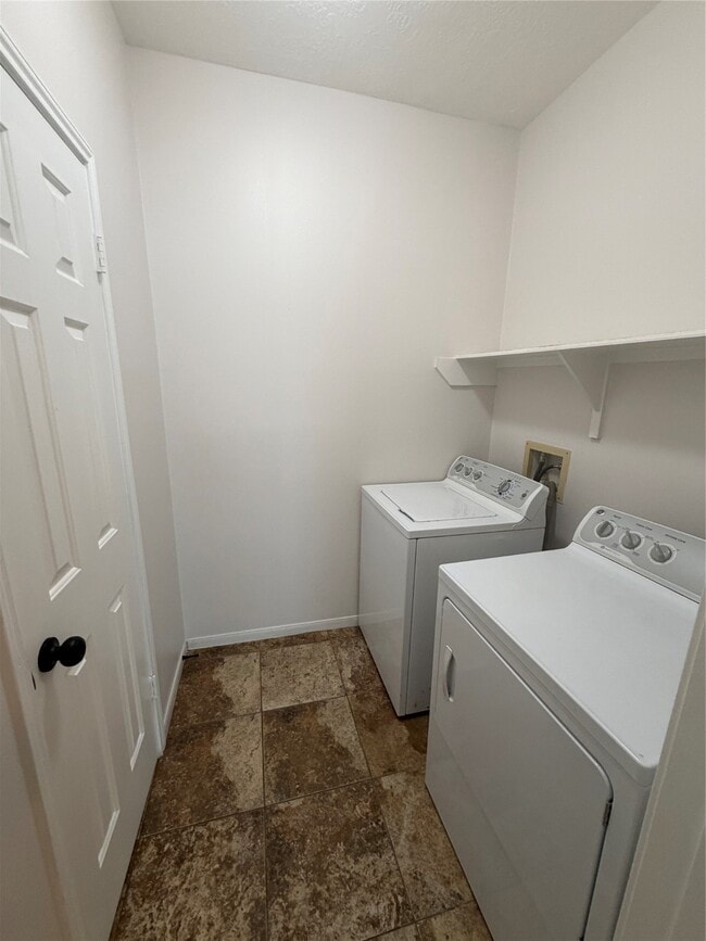 Building Photo - 11830 Oakner Dr