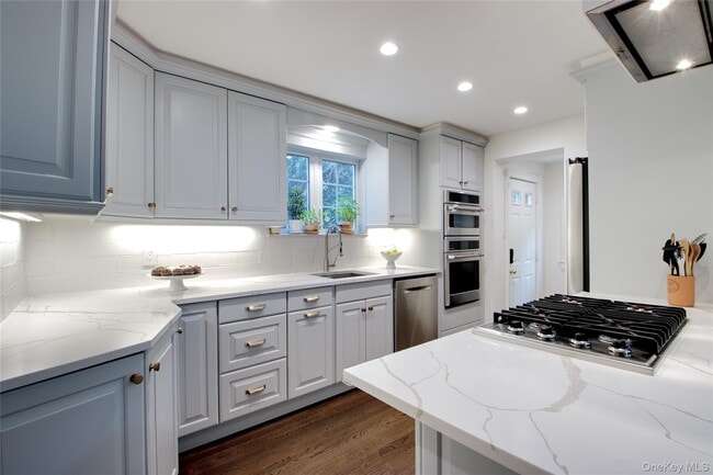 Building Photo - 60 Thayer Rd