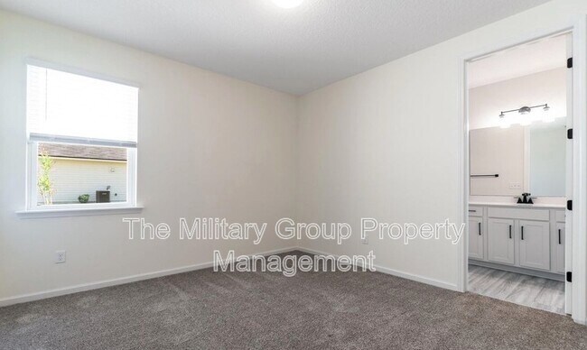 Building Photo - 12706 Grn Mdw Dr