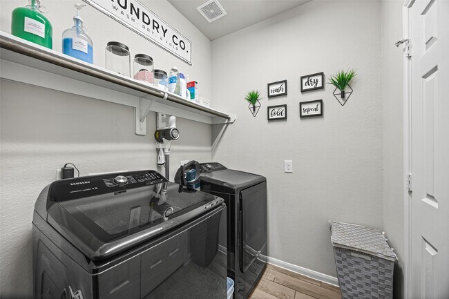 Building Photo - 126 Polar Bear Trl