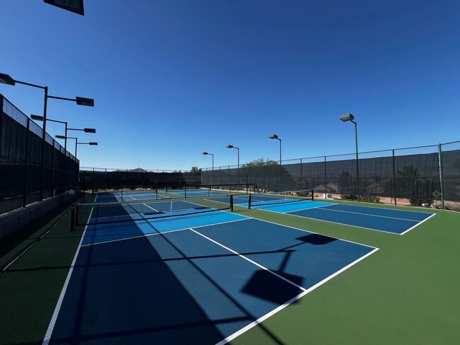 Building Photo - Beautiful single story home (55+). 3 Bed 2...