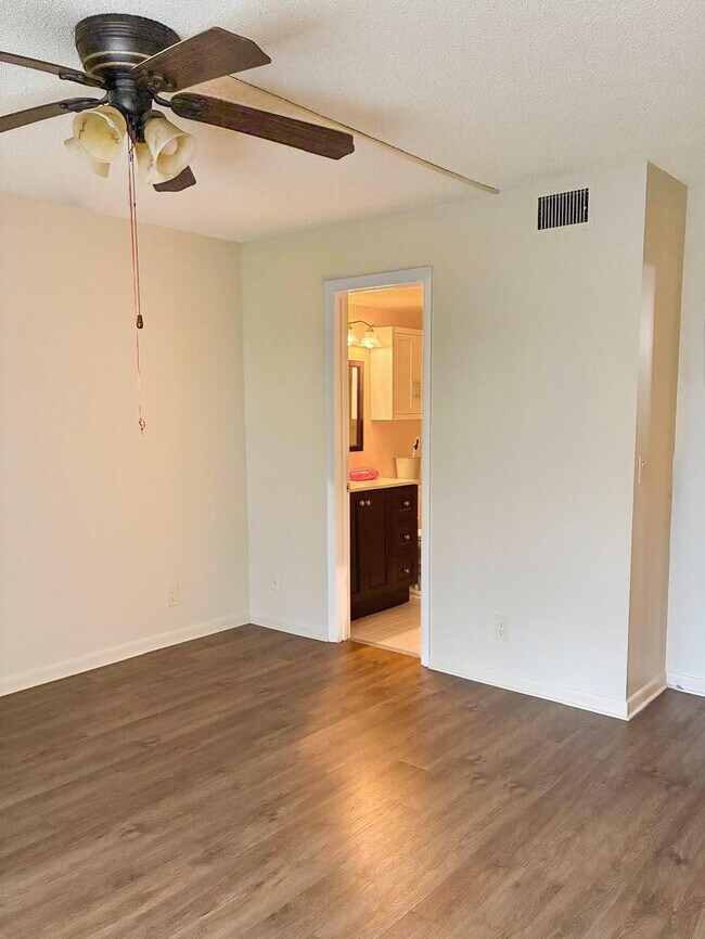 Building Photo - 339 Knotty Pine Cir