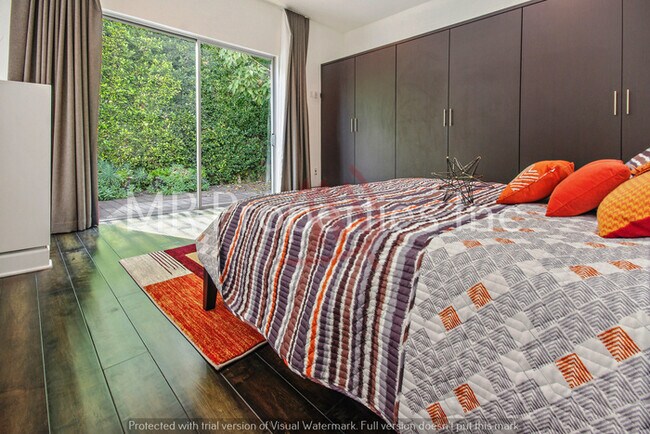 Building Photo - Beautiful Studio near Melrose - This is the Place to be.