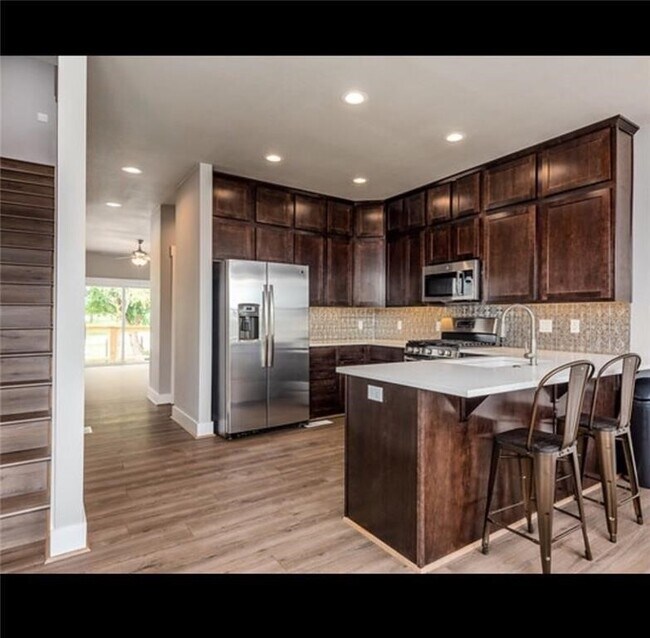 Building Photo - 1575 Brooks Ave