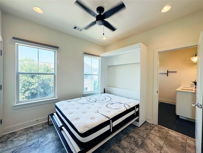 Building Photo - 2716 Halcyon Dr