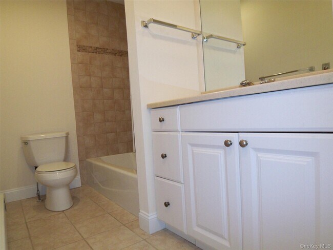 Building Photo - 180 Heritage