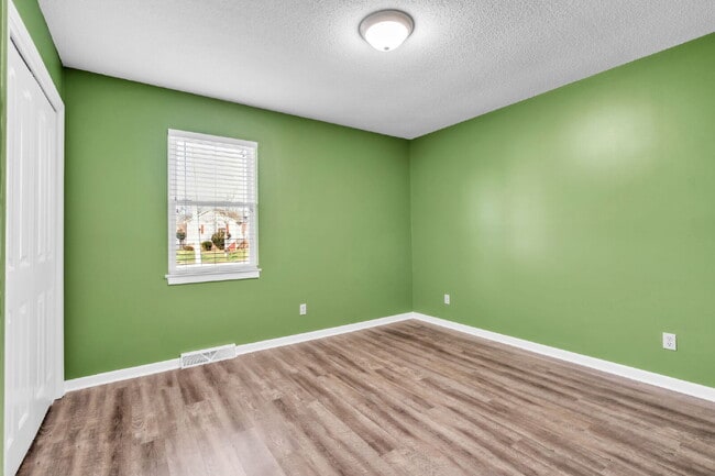 Building Photo - 3BR/2BA Cul-de-Sac Retreat Minutes from Downtown..Fenced Yard & Deck! $2100/mo rent