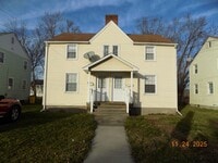 Building Photo - 454 Albert St