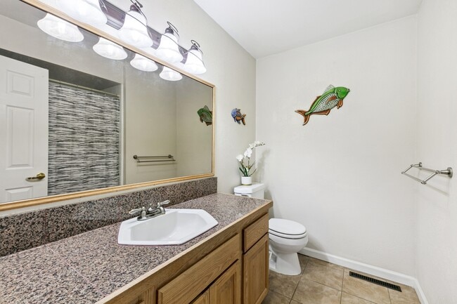 Building Photo - 275 Paiute Dr