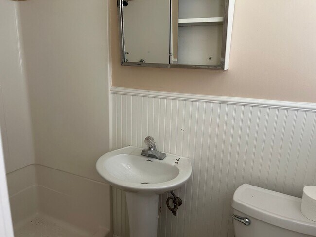 Building Photo - 4 Bedroom / 3 Bath One Level Home Kingsport TN