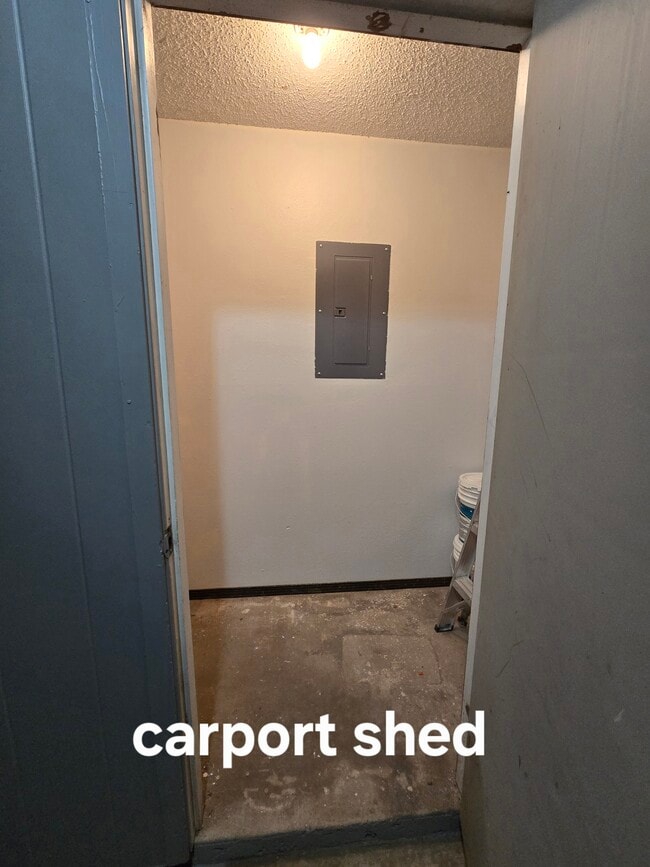 Building Photo - 513 N Roosevelt Ave