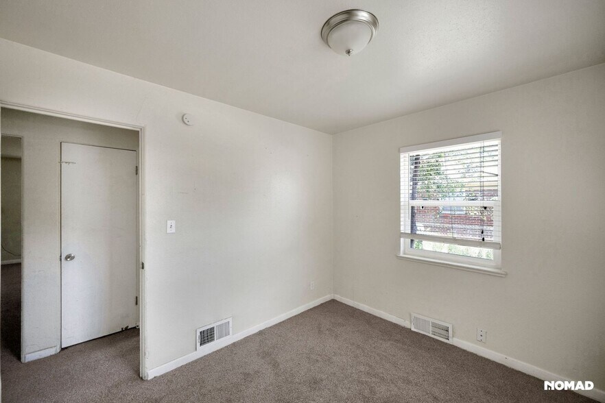 Building Photo - 1932 Del Mar Pkwy